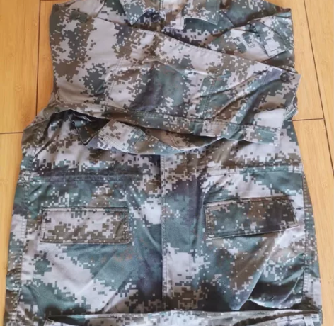 特价二手迷彩服 耐磨耐穿 ，冬套装夏套装都...