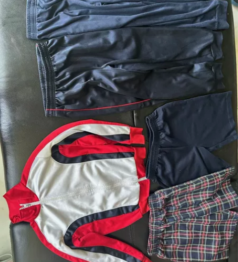 两条长校服裤子130/140尺码9成新；两...