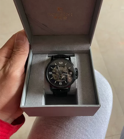 出一块罗西尼勋章运动手表，朋友去年买的男款...