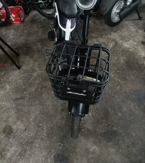 爱玛电动车 九成新 电池刚换 过手零投...