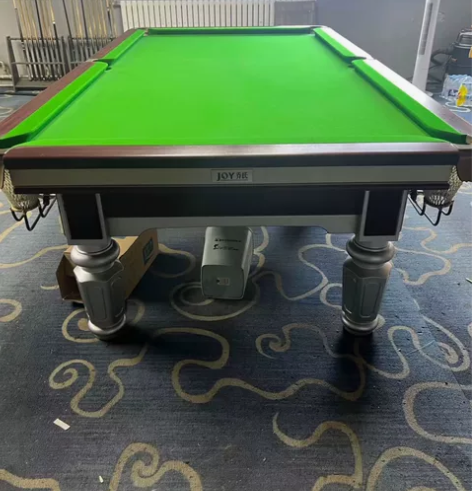 仿乔氏球房专用台，只有一个优点，打感好台球...