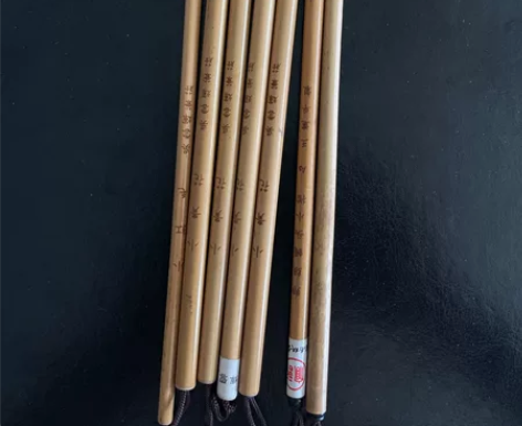 7 支毛笔 100 元包邮 5 支是吴云辉...