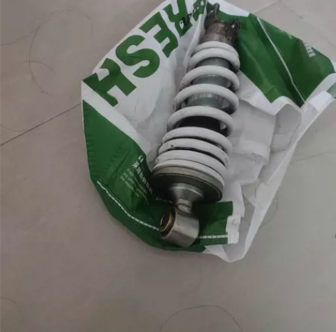 出小迅龙的原装减震器，用了四个月还了个降低...