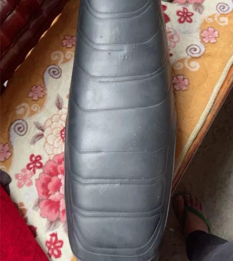 飞鹰原车拆车件、座皮完好基本无损；需要的赶...