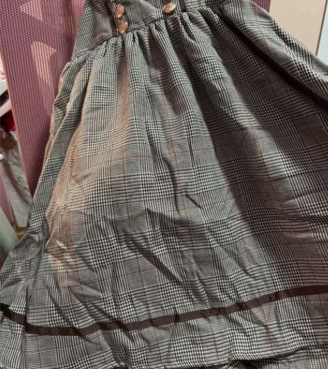 amavel 学院风背带裙 无瑕疵 背后有...