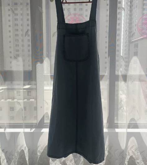 牛仔背带长裙 感兴趣的话点“我想要”和我私...