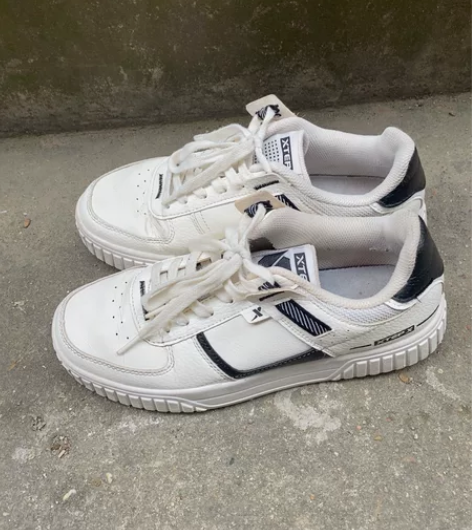 41码特步运动鞋男士轻便休闲板鞋小白鞋 出...