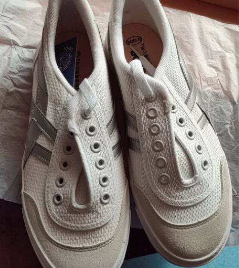 回力鞋低价处理，库存发黄发霉。 回力正品，...