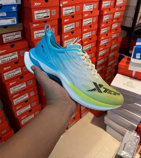 特步跑步鞋，致氢7.0pro至青志清，男款...