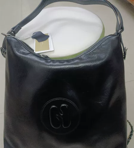 大容量软皮包出一个，面料好到没得说，可以双...