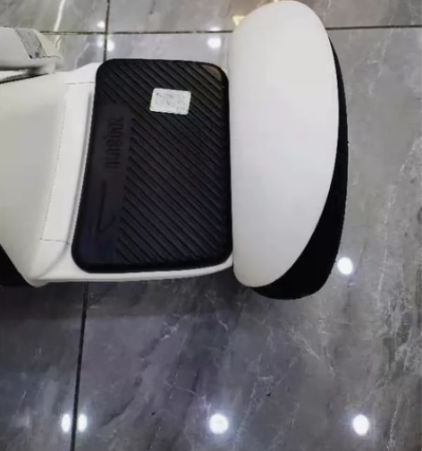 小米9号正品,几乎全新,小孩小没玩过几次。...