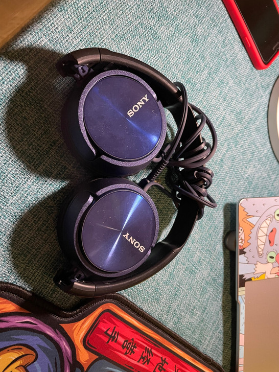 索尼耳机！ 17年购入，功能正常，几乎没用...