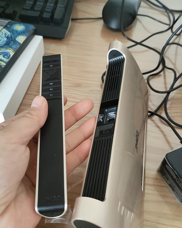 坚果JMGO投影仪M6