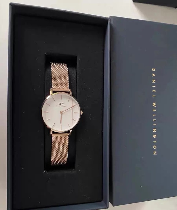 女款手表 DW玫瑰金色，全新带包装未拆封
