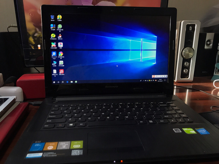 联想笔记本电脑，我自己用的笔记本，外观很新...