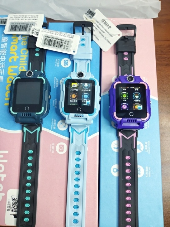 一折出全新正品小天才儿童电话手表Z6同款，...