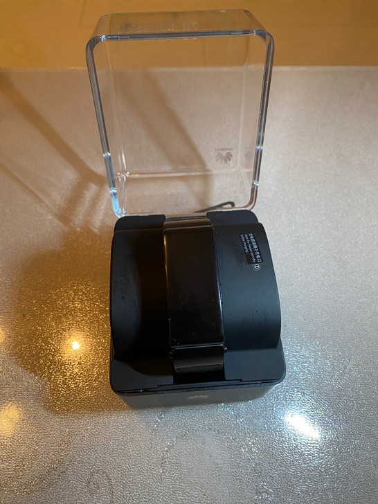 前两年朋友送的 华为B2手环 没用过几次一...