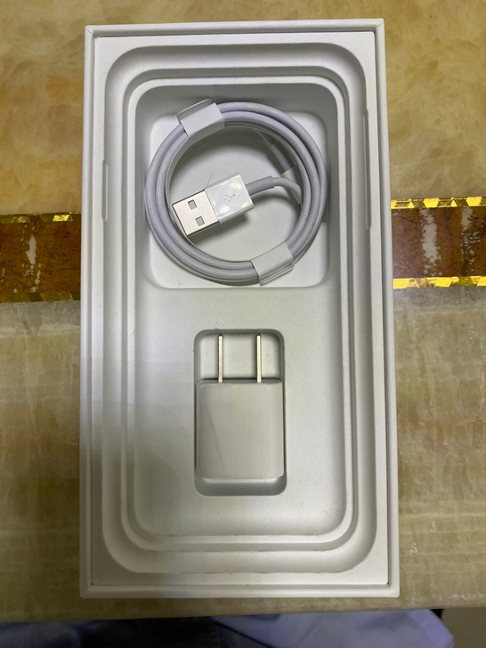 苹果11手机原装充电器，全新未拆封，闲置转让