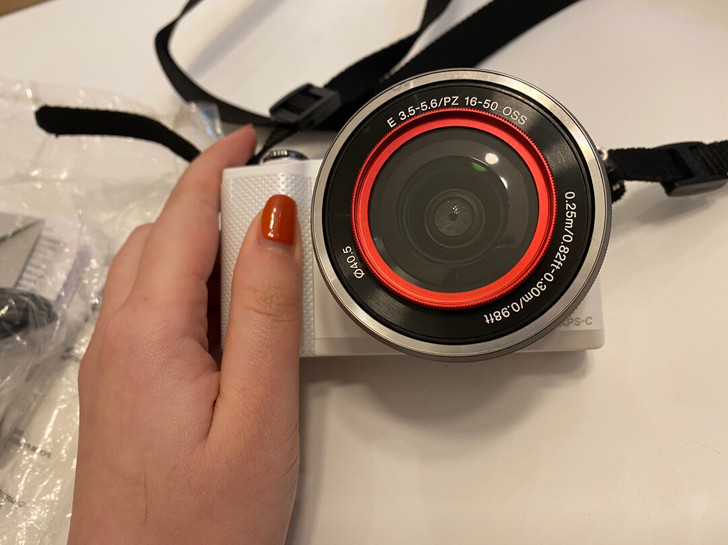 索尼A5000微单相机，外观完好无磕碰，功...