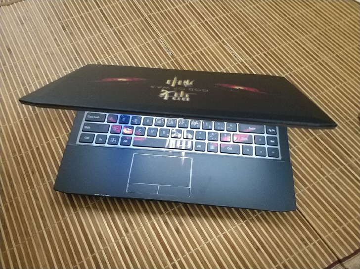 战神游戏笔记本带夜光键盘双显卡小钢炮k35...