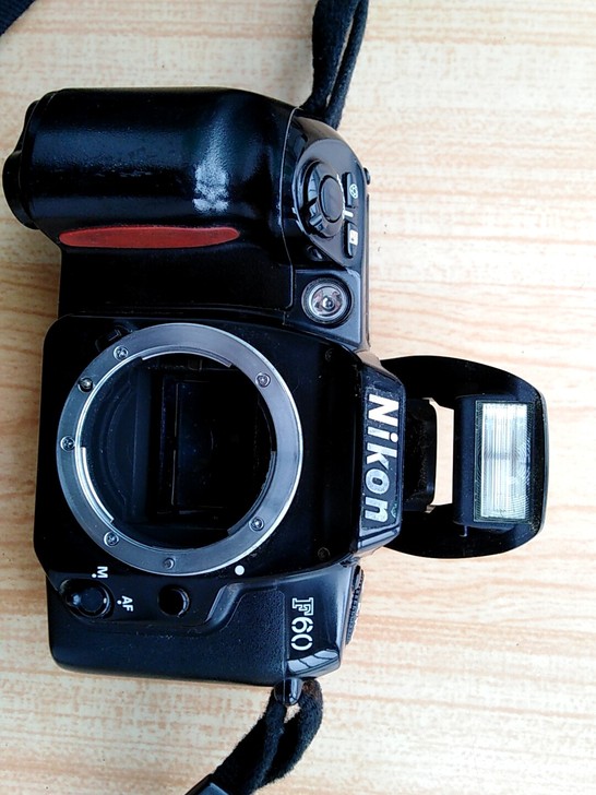 转让闲置很久没用的尼康F60胶片相机(仅机...