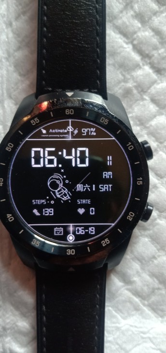Ticwatch Pro 蓝牙版的，原装充...
