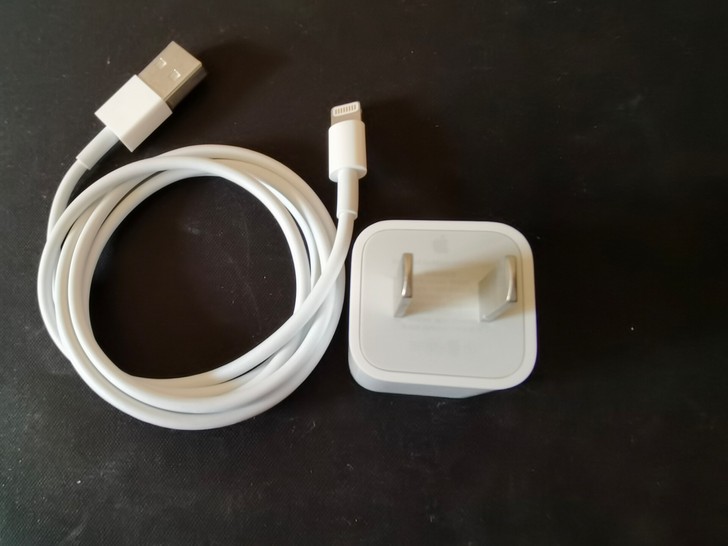Apple苹果，5WUSB充电头+数据线，...