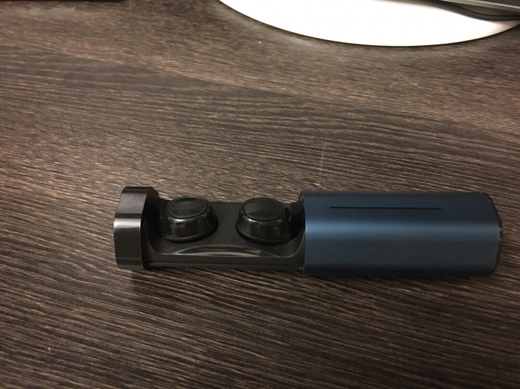 翻腾家里的闲置玩意，联想的无线豆耳机，低音...