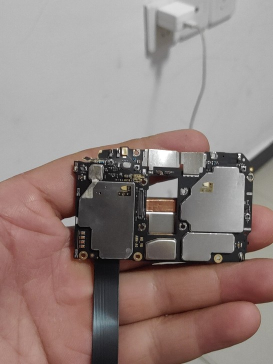 黑鲨helo主板，8+128，主板摔变形断...