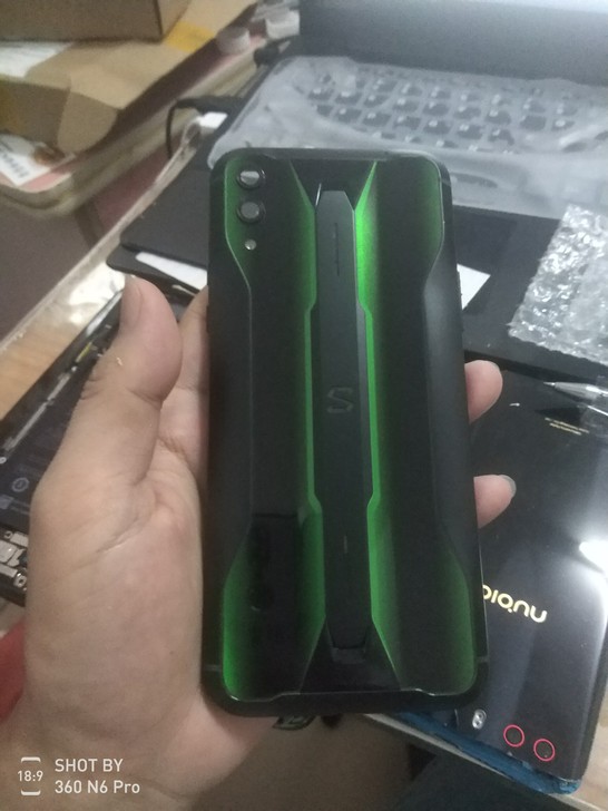 黑鲨2pro尸体机！配件全坏！内部填充！重...