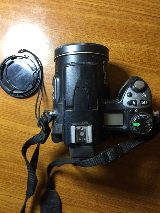 尼康E8800尼康相机没有电池不能测试成色...