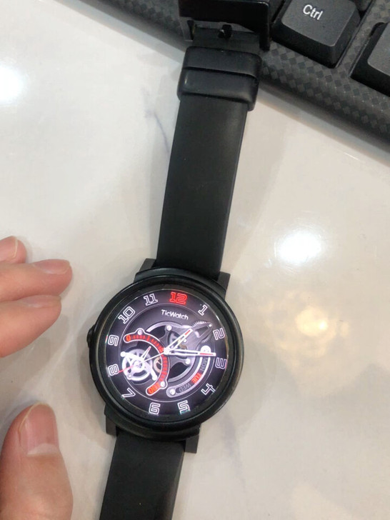 tic手表,带耳机,表盘超级多,随便换