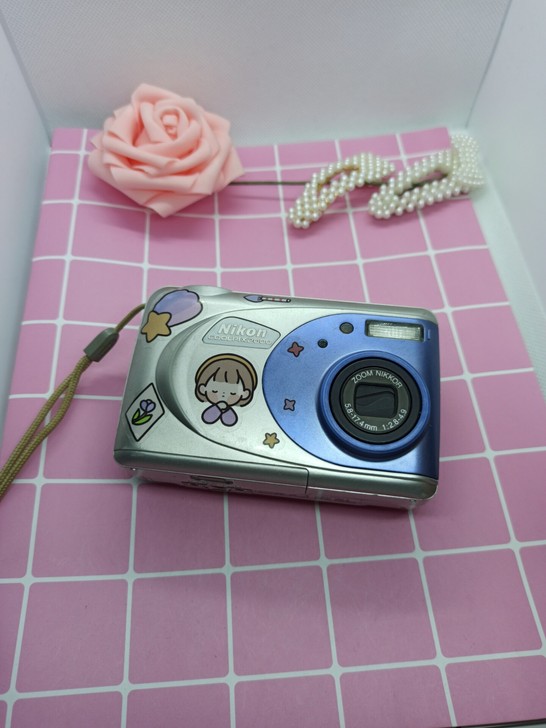 超级复古的尼康COOLPIX2000复古胶...