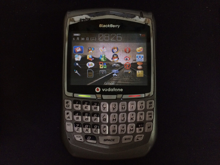 情怀 古董 黑莓8700 可以正常开机