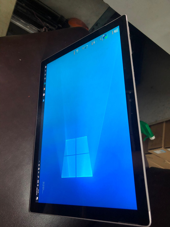 微软平板电脑二合一A1724 出售！触摸屏.