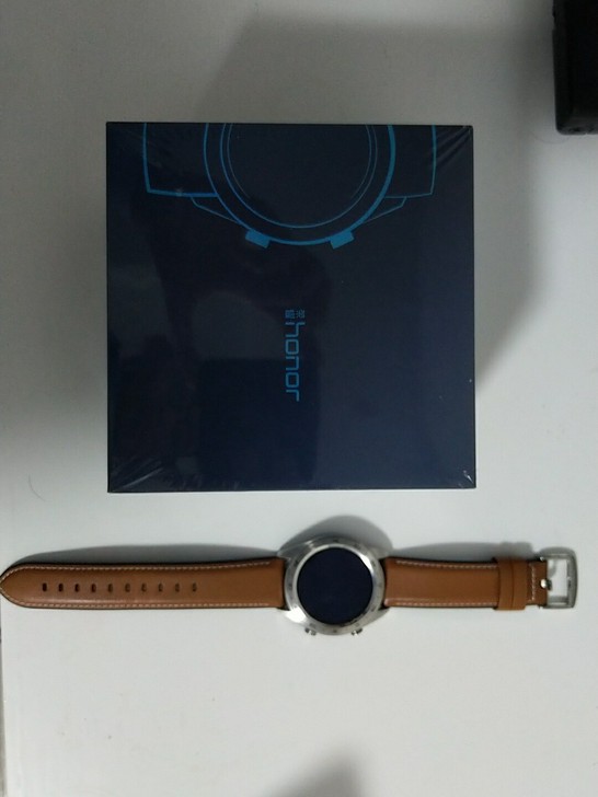 荣耀手表magic，全套都在，基本没有怎么...