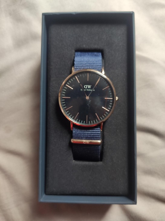 DW手表  正品  低价出售