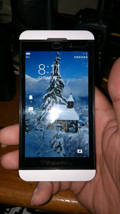 白色黑莓Z10，100-3
