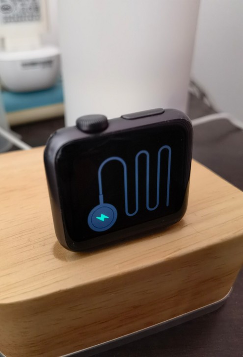 apple watch一代,有磕碰划痕情况...