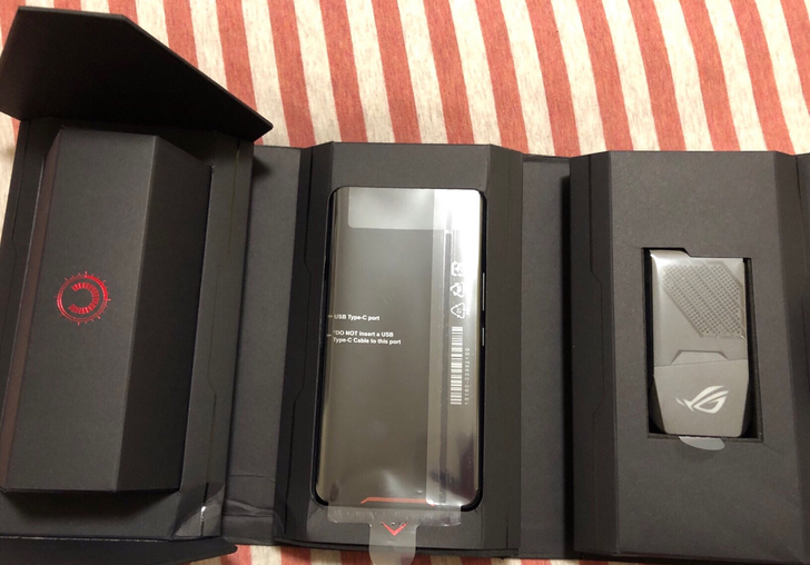 全新全套  华硕ROG游戏手机  8+12...