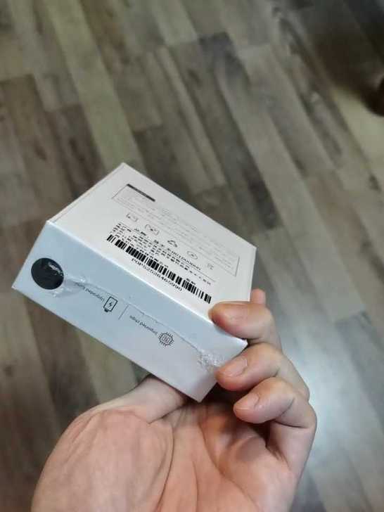 黑色的充电宝,媳妇单位发的,不知道啥牌子,...