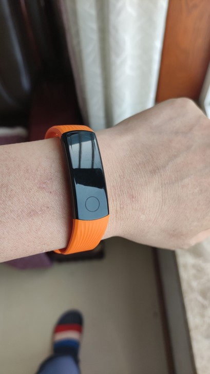 华为荣耀3手环使用没几回，几乎全新，充电头...