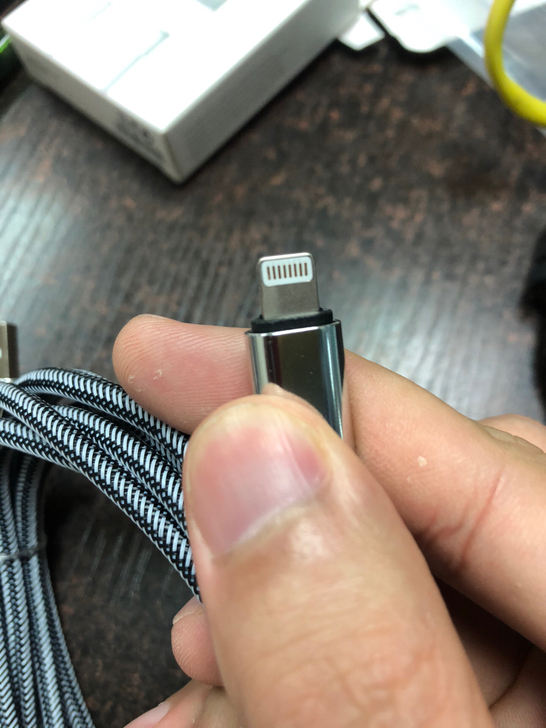 全新2米长苹果数据线包邮10元2条清货。