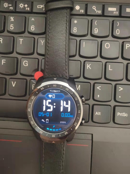 自用的Ticwatch Pro智能手表。成...