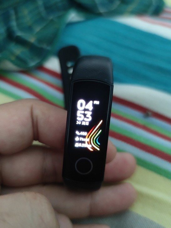 荣耀手环5，轻微使用痕迹，换手机用不上了出。