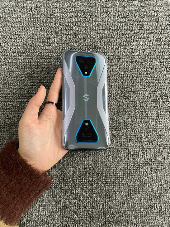 黑鲨3pro 铠甲灰 8+256G 全新