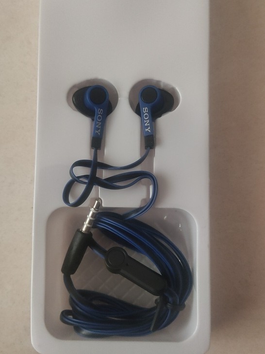 SONY耳塞,手机用,全新,只一个,35包...
