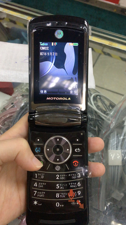 3G手机正品摩托罗拉V9经典3g时尚超薄翻...