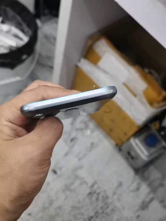 黑鲨2pro后壳，原拆机，四个边角有小磕碰...