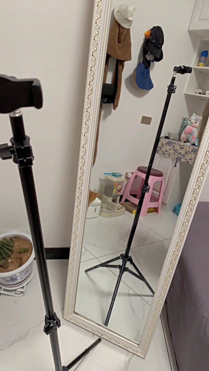 【低价处理】一批手机直播自拍支架三脚架多功...